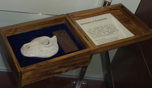 A picture containing text, indoor Description automatically generated